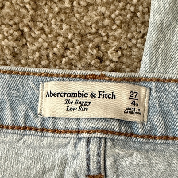 LIKE NEW Abercrombie Baggy Low Rise Jean Sz 27 - Picture 2 of 2